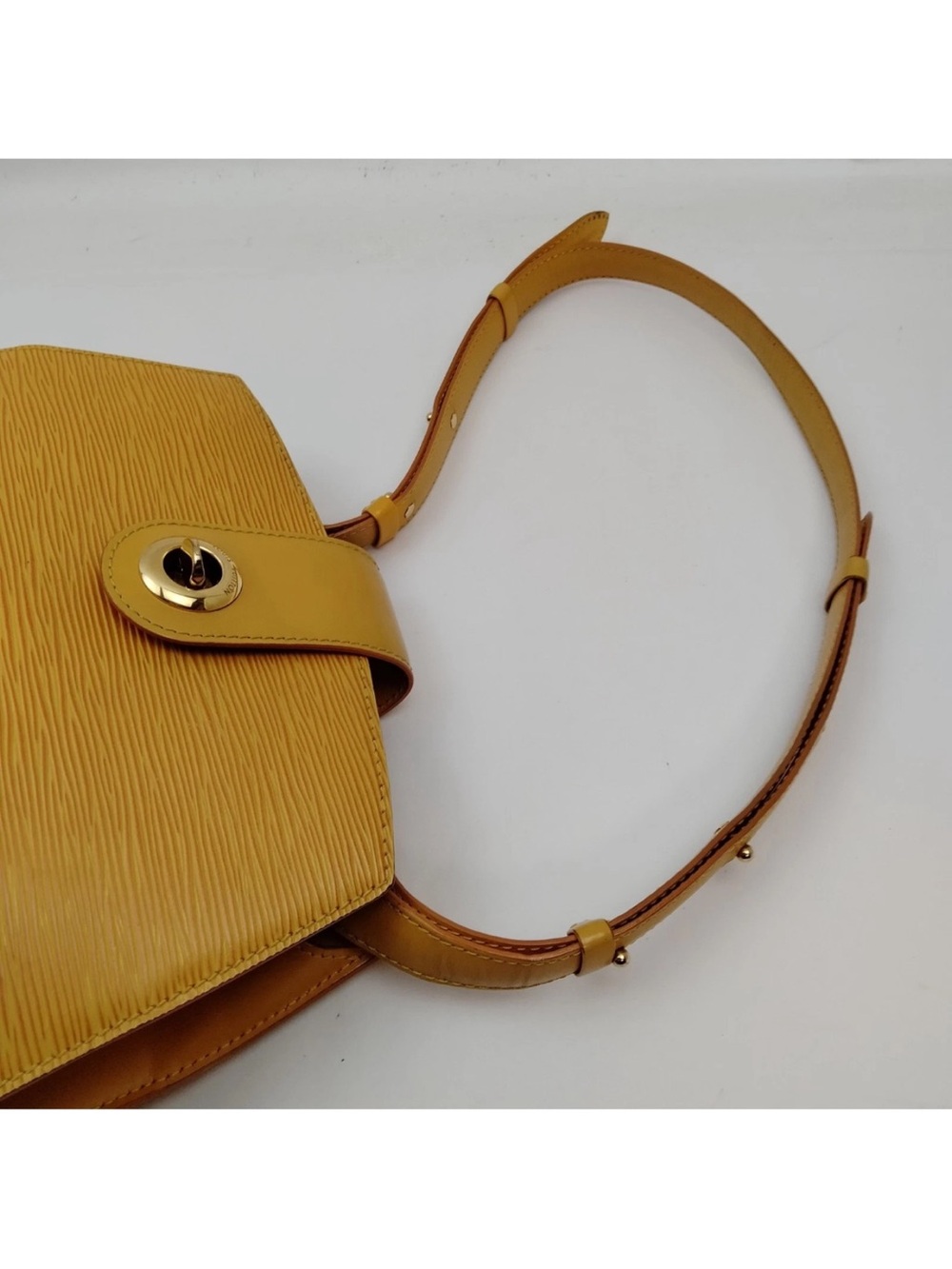 LV yellow Epi Cluny with COA - Picture 4 of 8